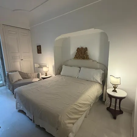 住宿加早餐酒店 White 3*